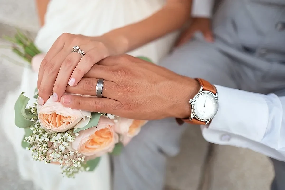 Wedding Shuttle Service Chicago — Hotel Pickups from $599 — Chicago luxury limousine blog | Royal Carriage