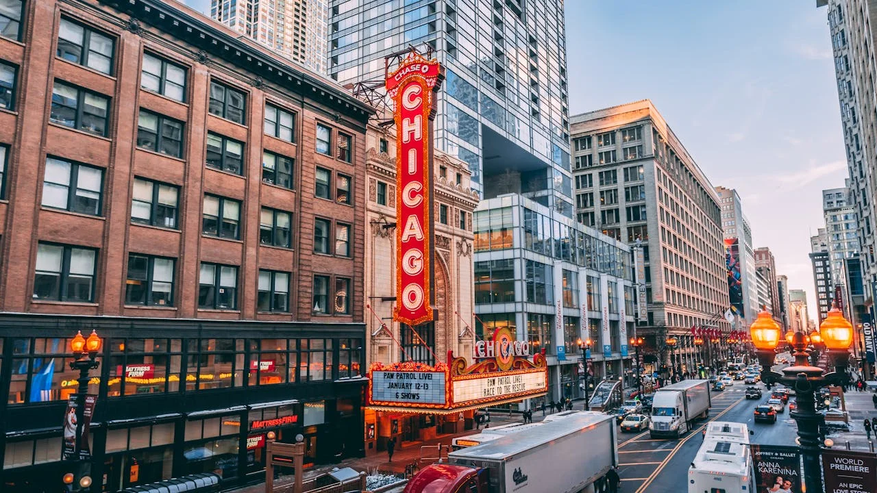 Chicago Theatre on State Street — city tours with Royal Carriage