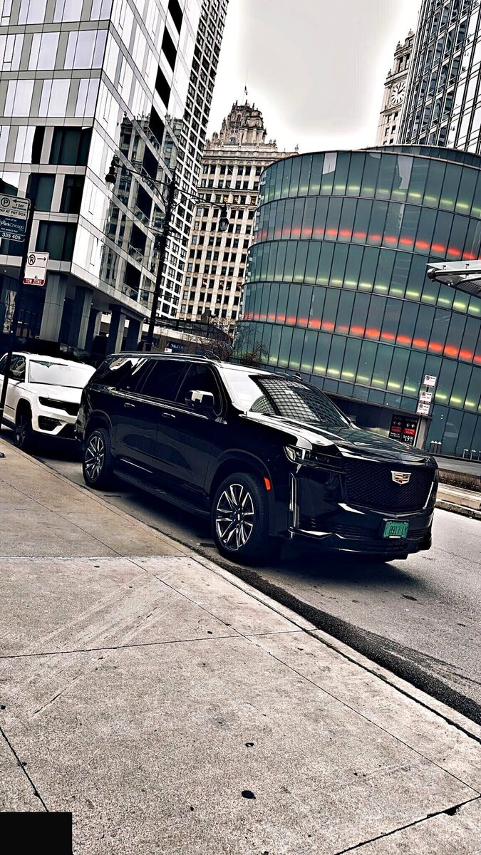 Chevrolet Suburban view 3