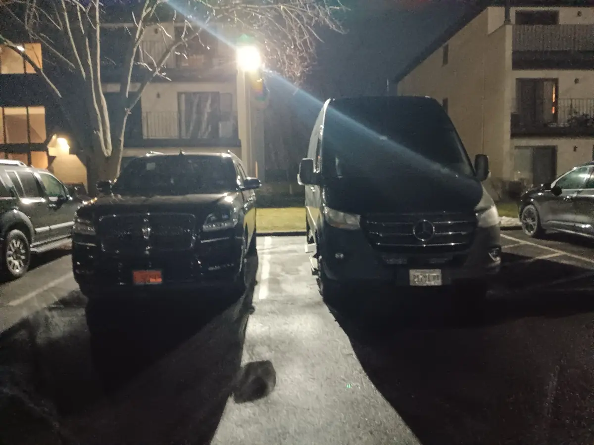 Lincoln Navigator SUV for Chicago to Milwaukee Limo — Royal Carriage Chicago chauffeur