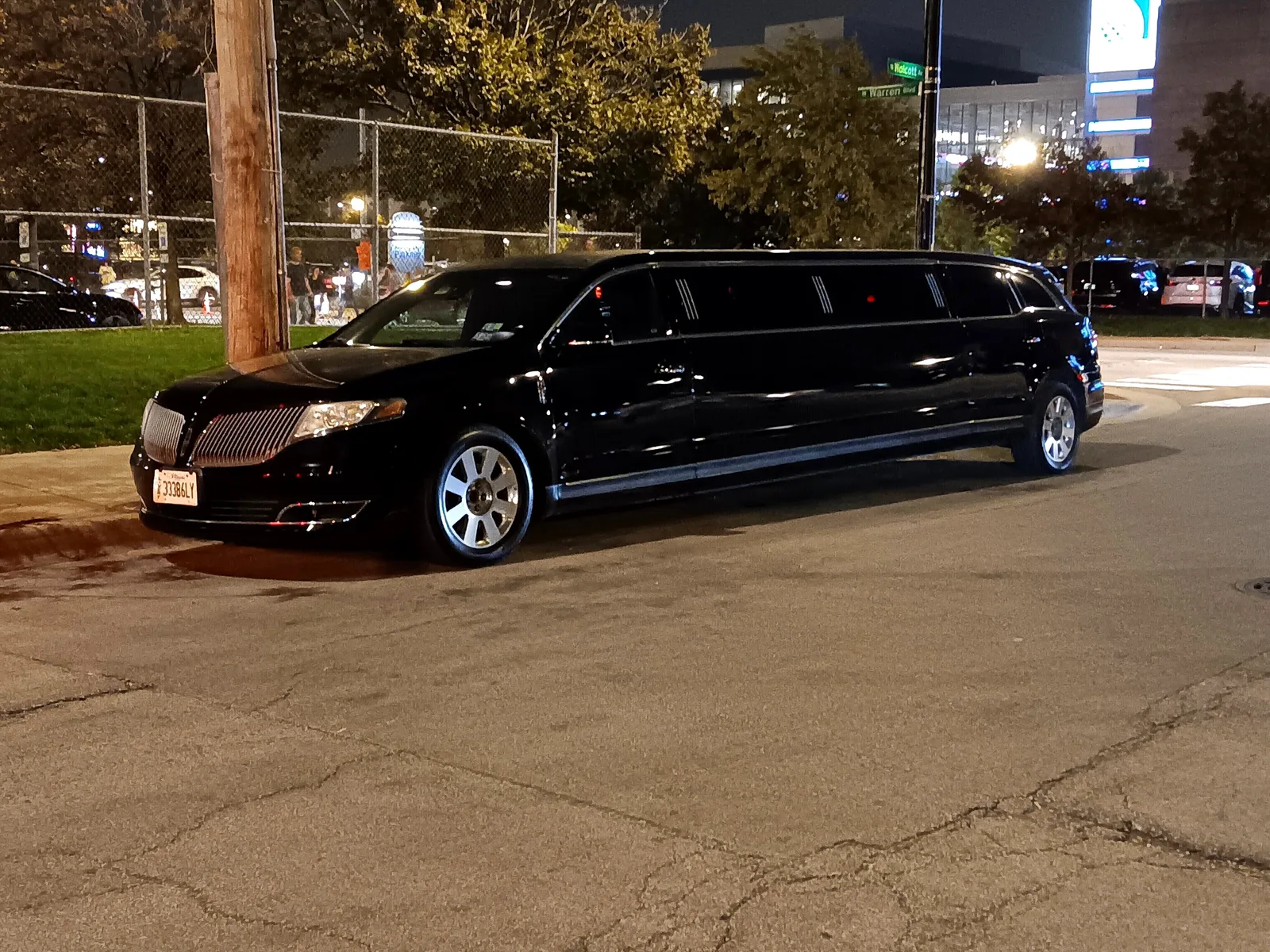 Lincoln Stretch Limousine view 2