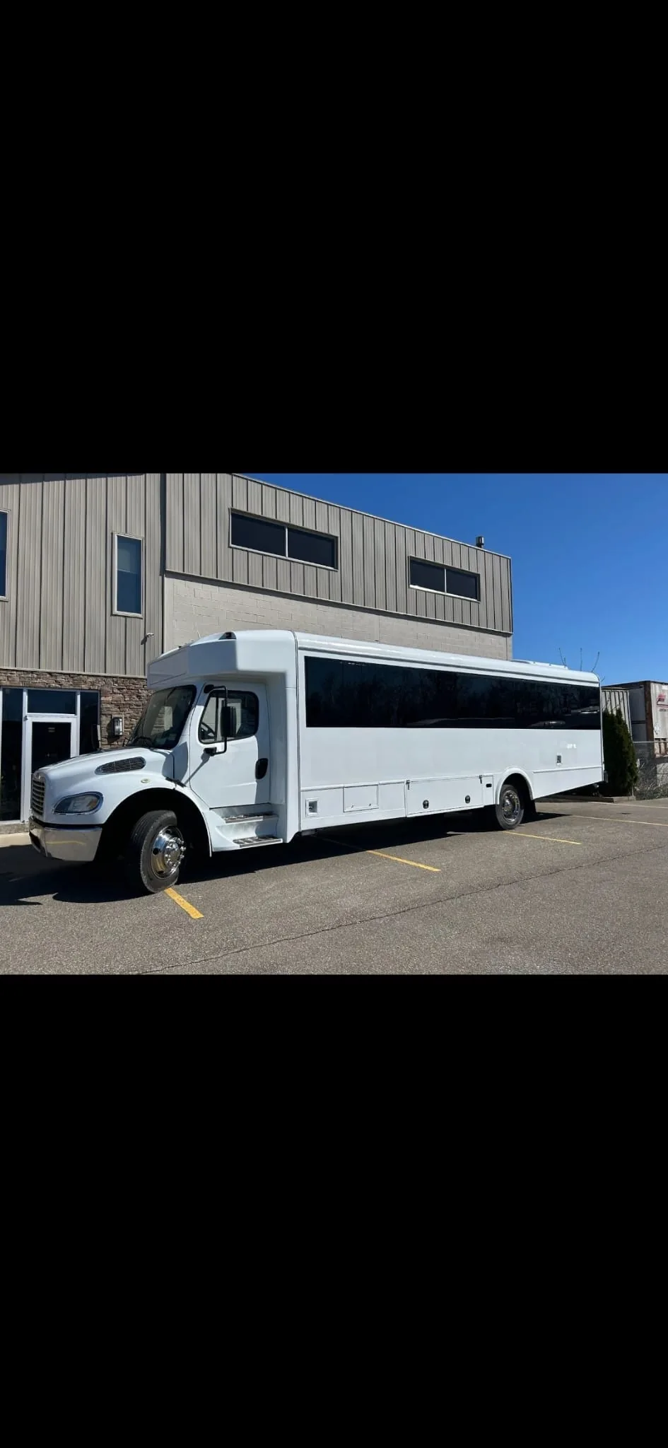 30-Passenger Party Bus — Royal Carriage Chicago limo fleet comparison