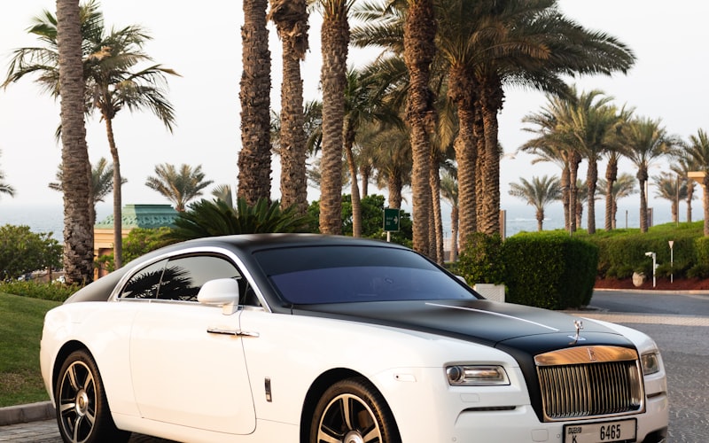 Rolls-Royce Phantom luxury sedan — Royal Carriage premium fleet Chicago