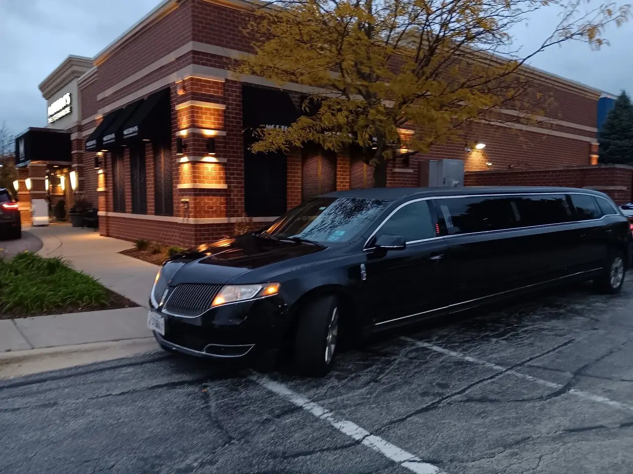 Stretch Limousine luxury vehicle for hire — Royal Carriage Limousine Chicago