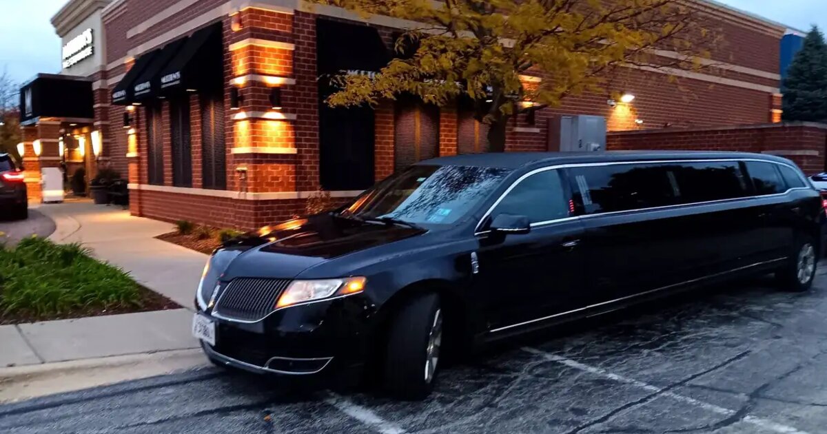 Prom limo service for Barrington High School students in Barrington