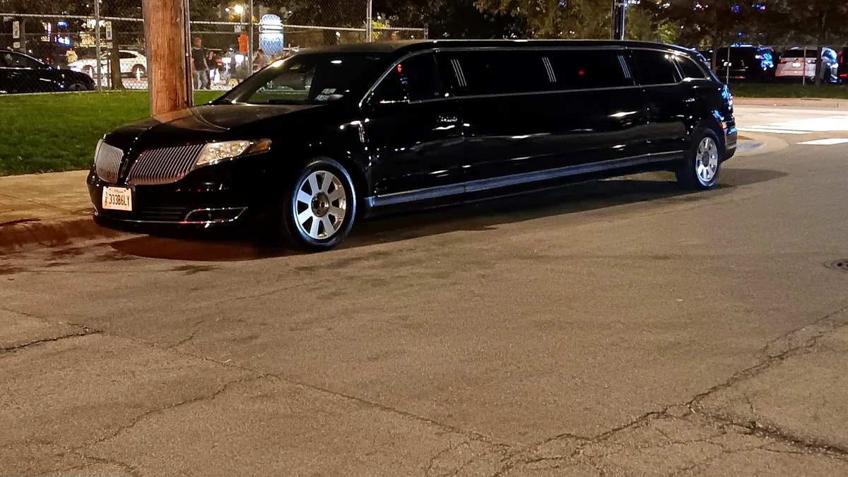 St. Charles Limo Service — Royal Carriage Limousine, Chicago